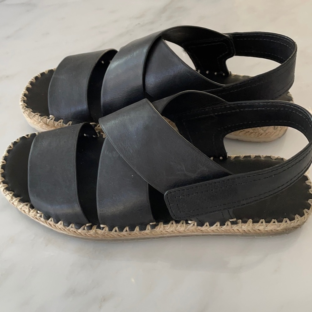 Black leather sandals with woven sole